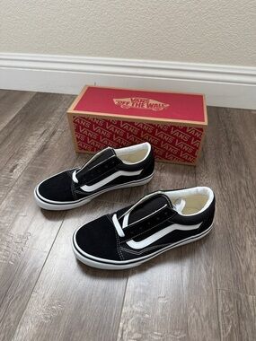 BRAND NEW Women’s 8/Men’s 6.5 | Classic Vans Old Skool Low-Top Sneakers